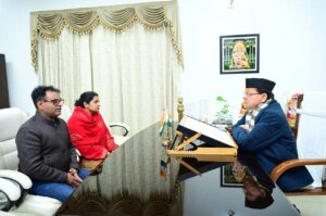 मुख्यमंत्री पुष्कर सिंह धामी से दिवंगत वरिष्ठ पत्रकार पंकज मिश्रा की पत्नी ने की भेंट, हरसंभव सहयोग का आश्वासन